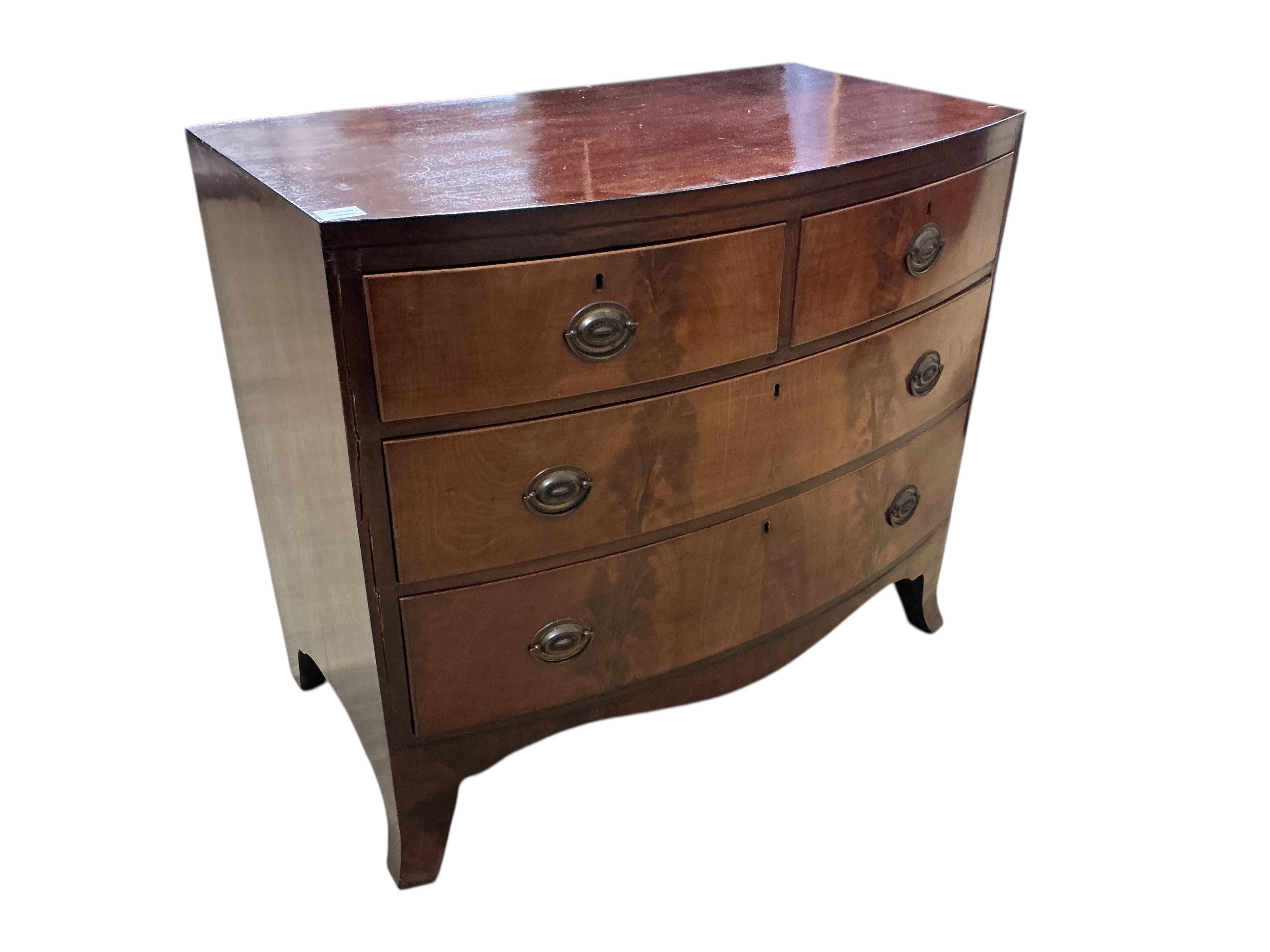 A small Regency mahogany bowfront chest of drawers, width 96cm, depth 55cm, height 86cm